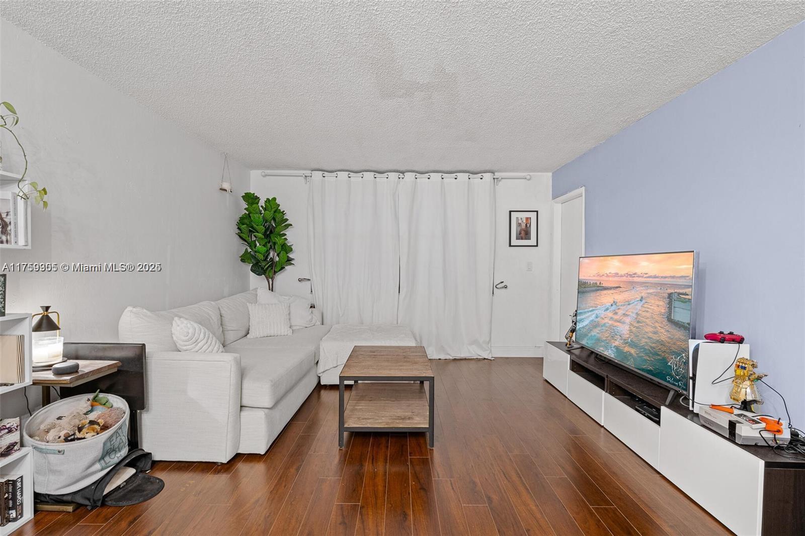 Listing Photo 6