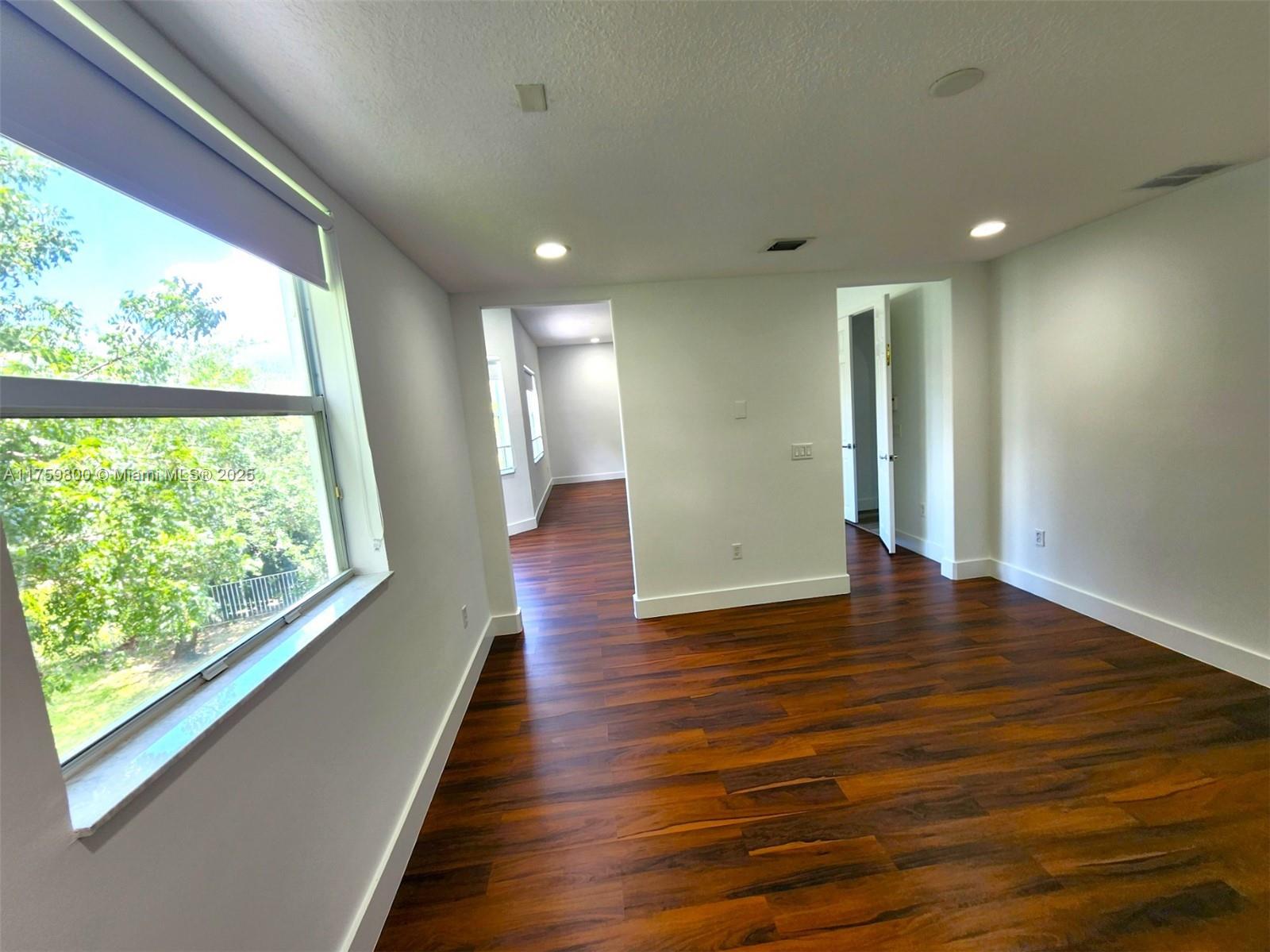 Listing Photo 34