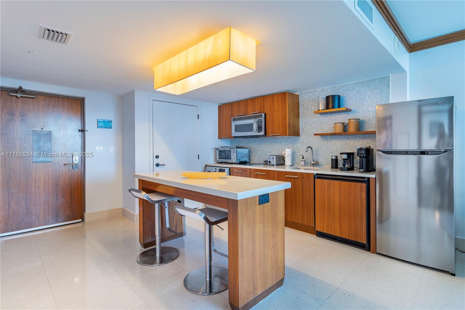 6801 Collins Ave #610 Door #612, Miami Beach FL 33141