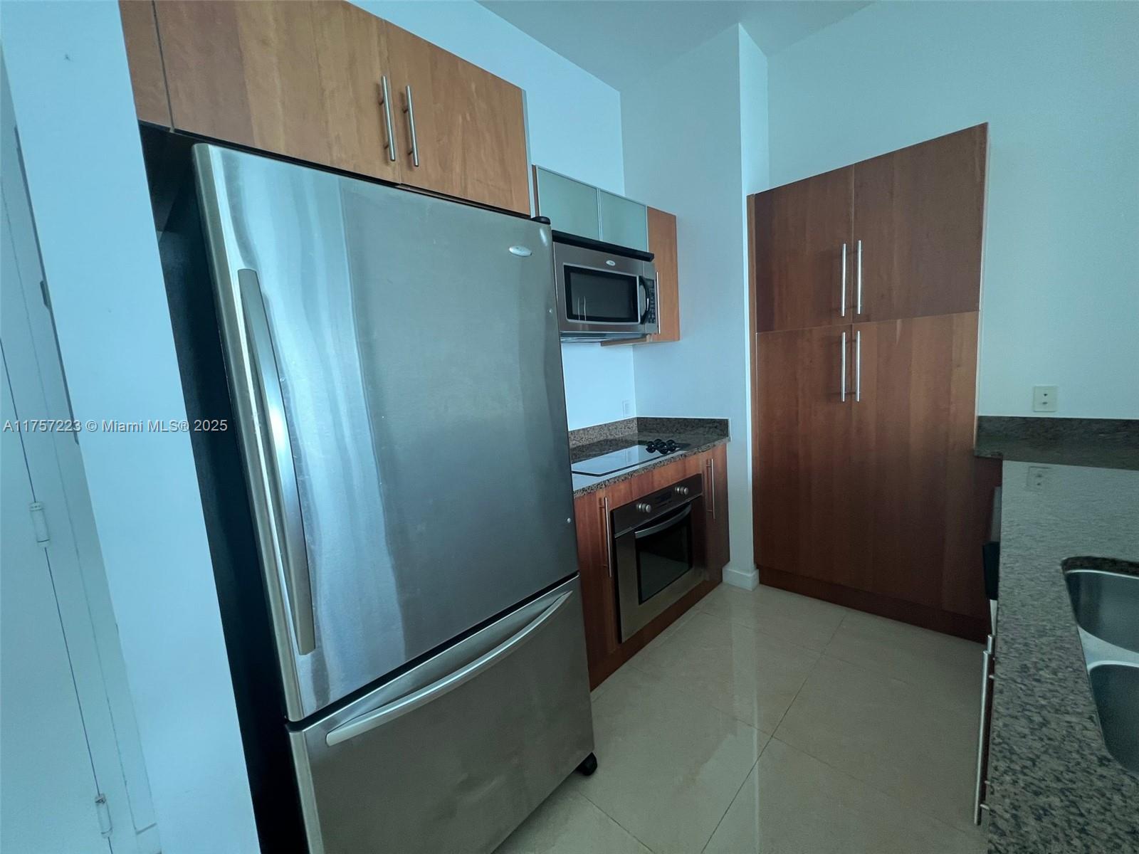 300 S Biscayne Blvd #PH-3907, Miami FL 33131