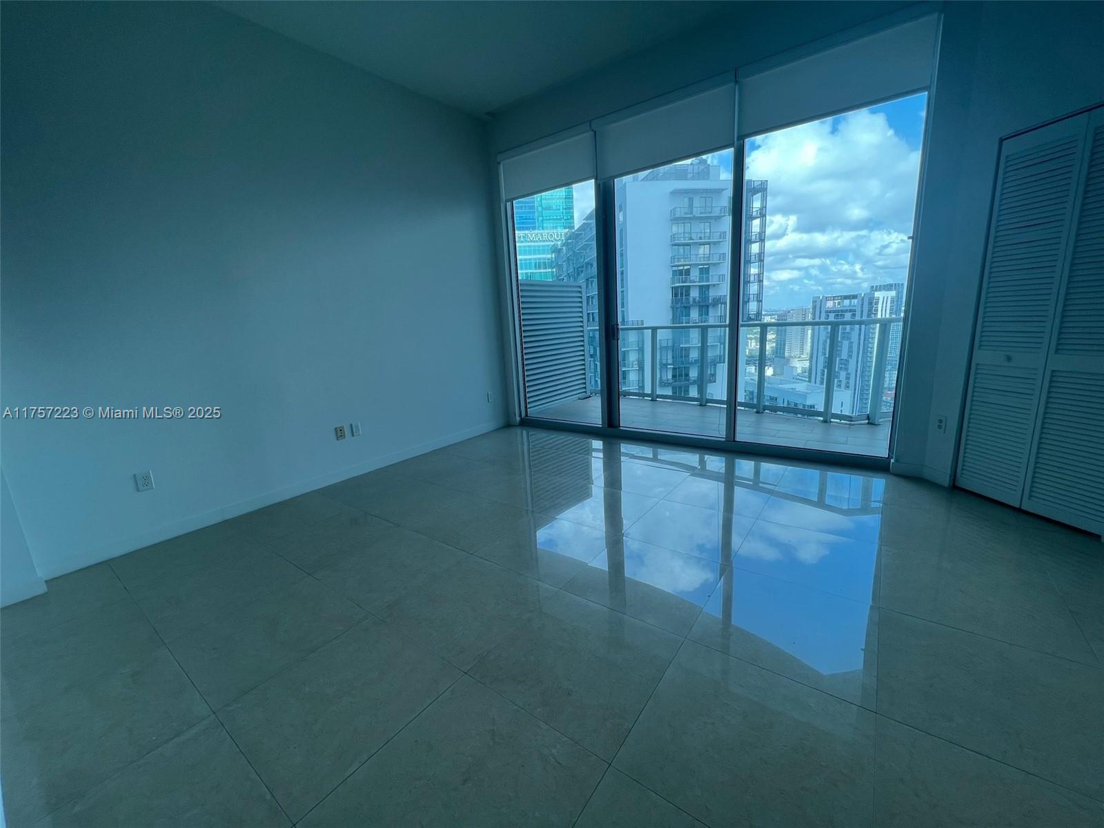 300 S Biscayne Blvd #PH-3907, Miami FL 33131