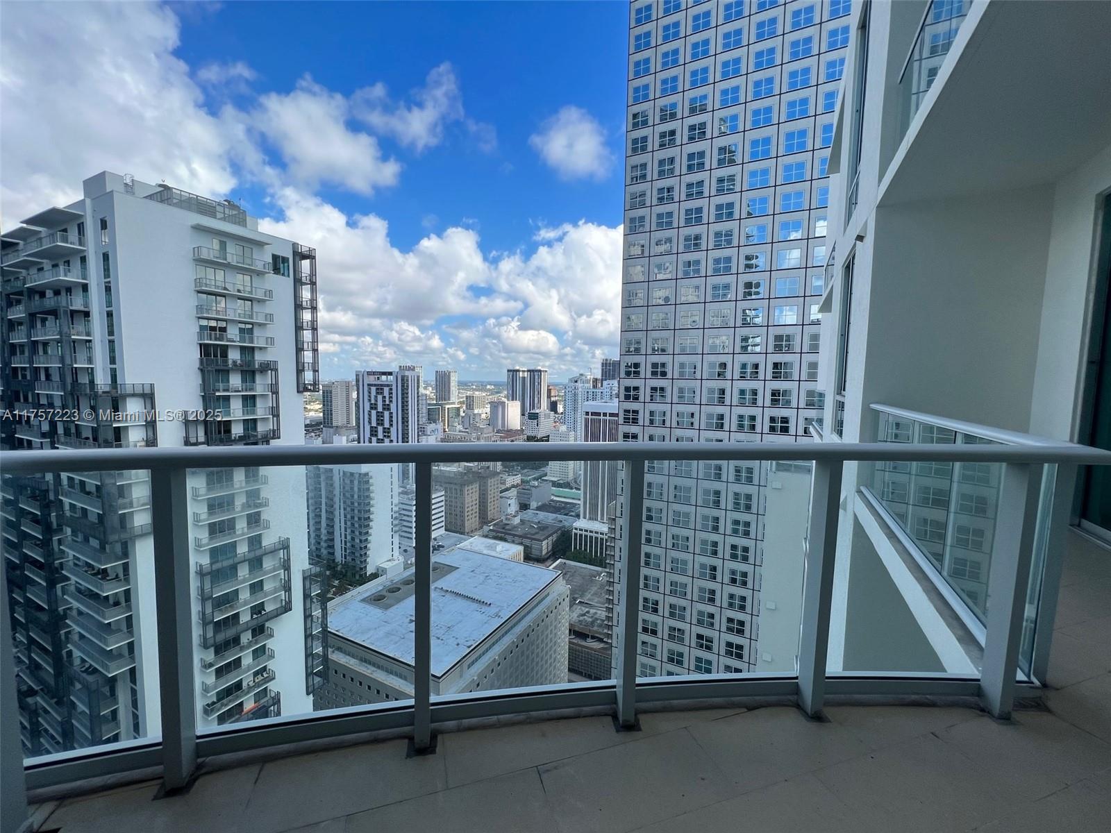 300 S Biscayne Blvd #PH-3907, Miami FL 33131