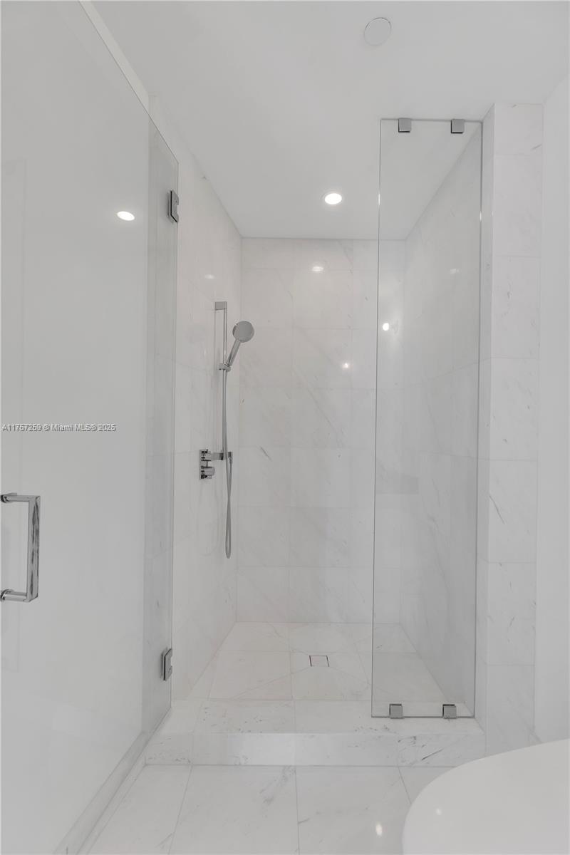 18555 E Collins Ave #3205, Sunny Isles Beach, Florida image 28