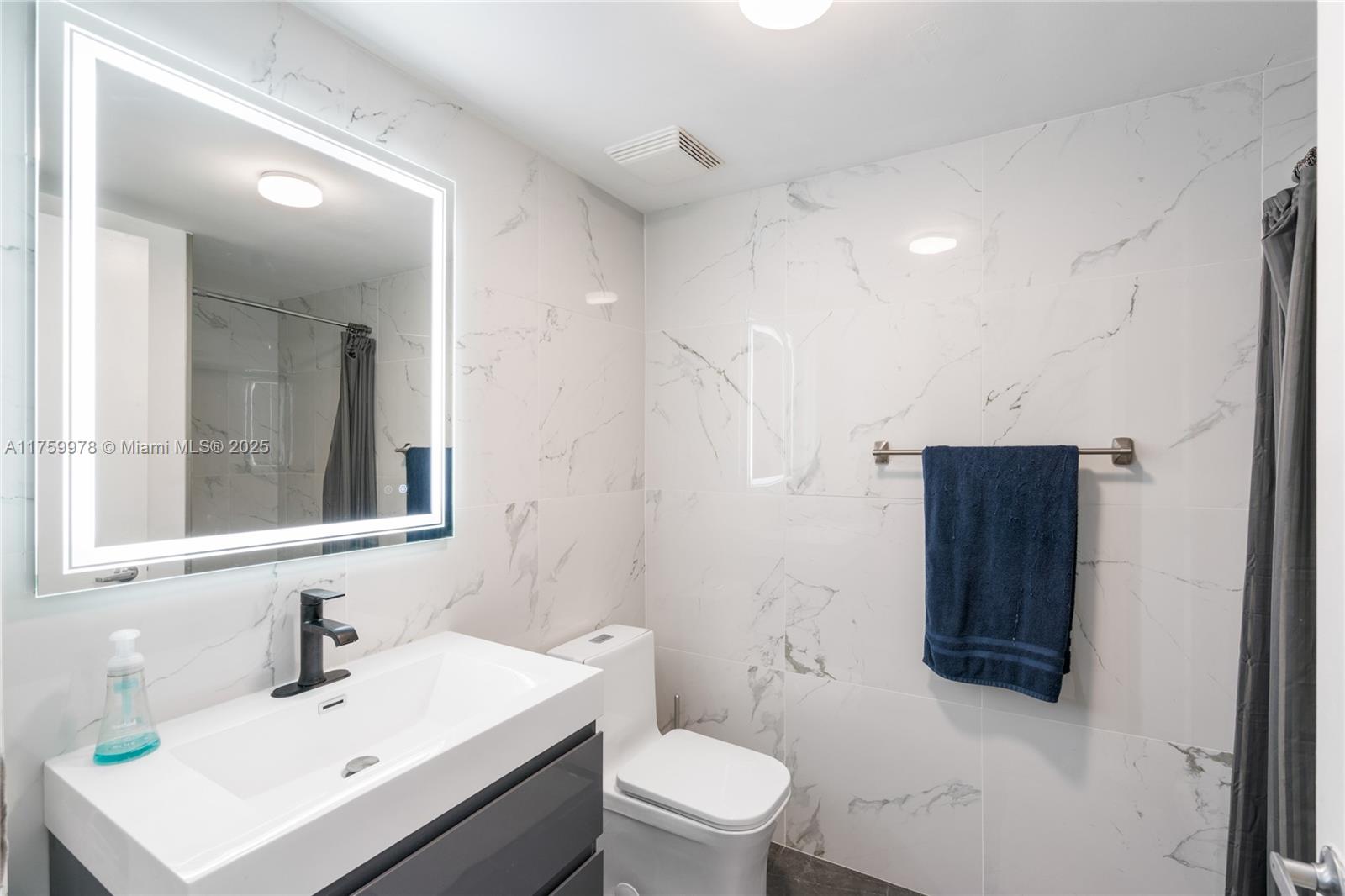 690 SW 1st Ct #2716, Miami FL 33130