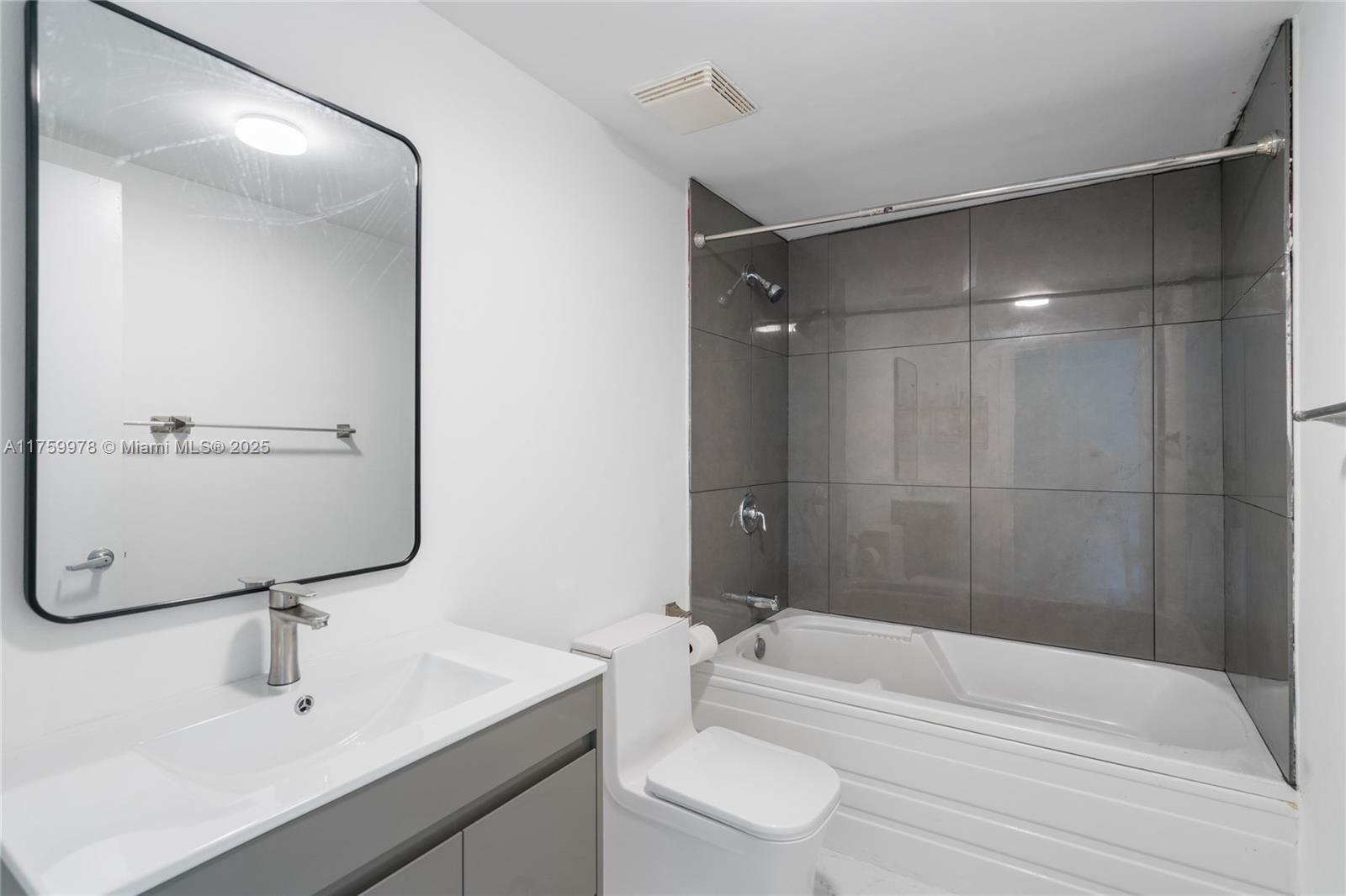 690 SW 1st Ct #2716, Miami FL 33130
