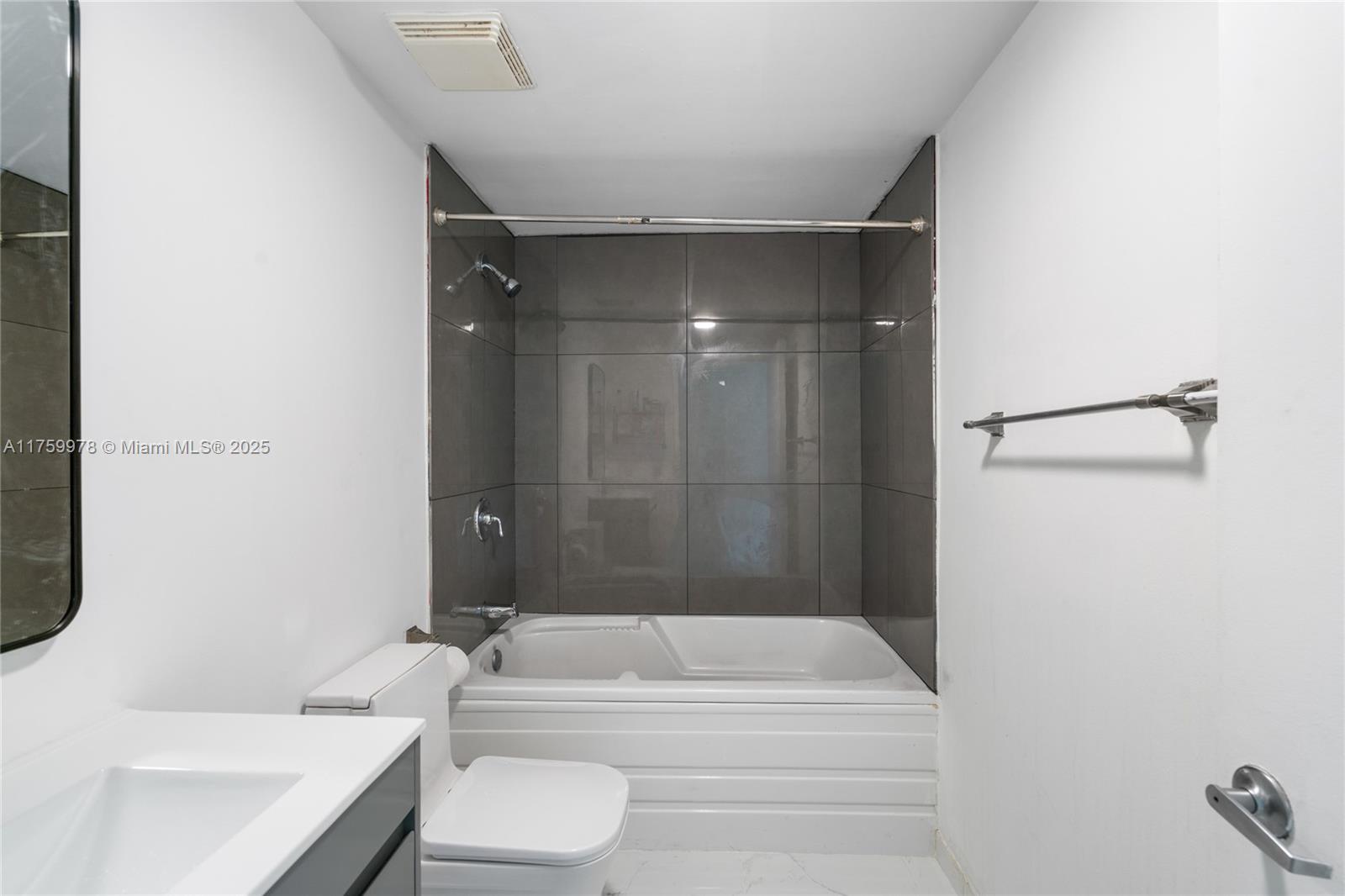 690 SW 1st Ct #2716, Miami FL 33130