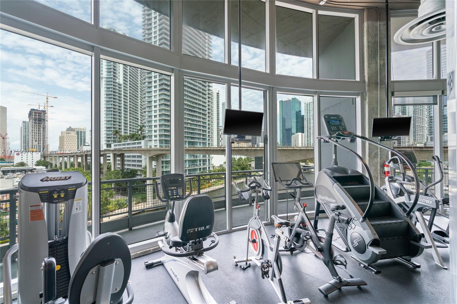 690 SW 1st Ct #2716, Miami FL 33130
