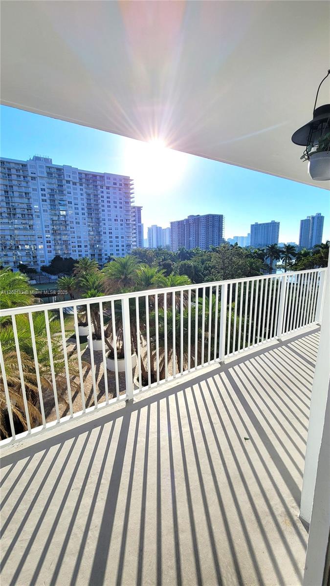 2801 NE 183rd St #504W, Aventura, Florida image 22