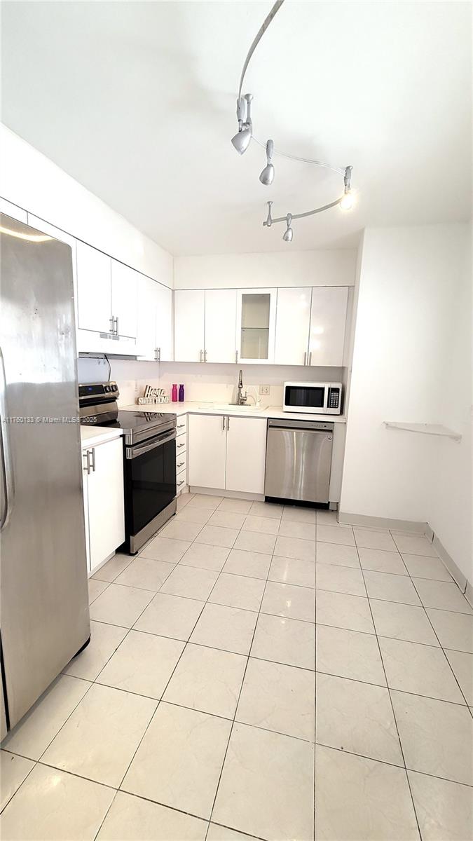 2801 NE 183rd St #504W, Aventura, Florida image 9