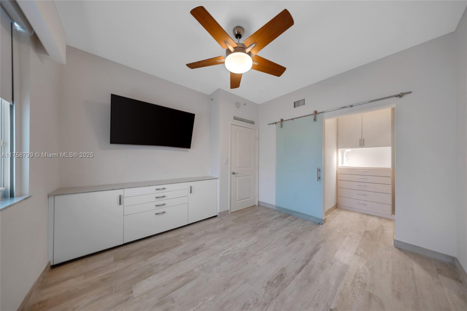 7914 Harbor Island Dr #101, North Bay Village FL 33141