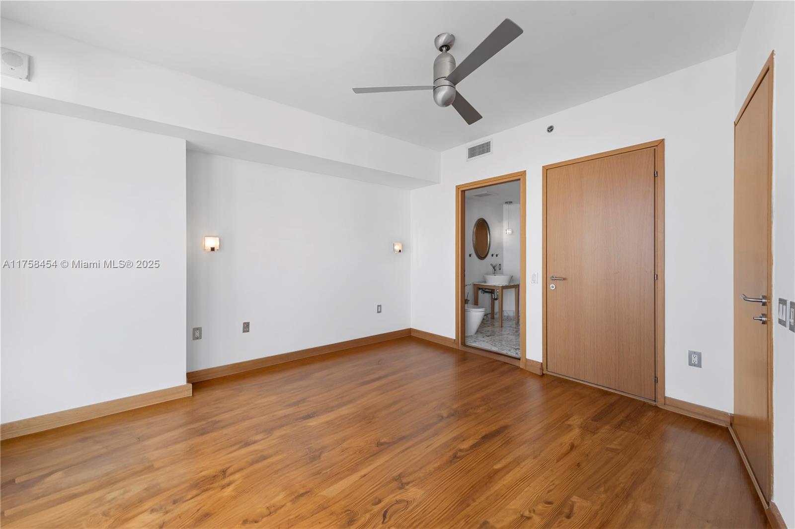 450 Alton Rd #3206, Miami Beach FL 33139