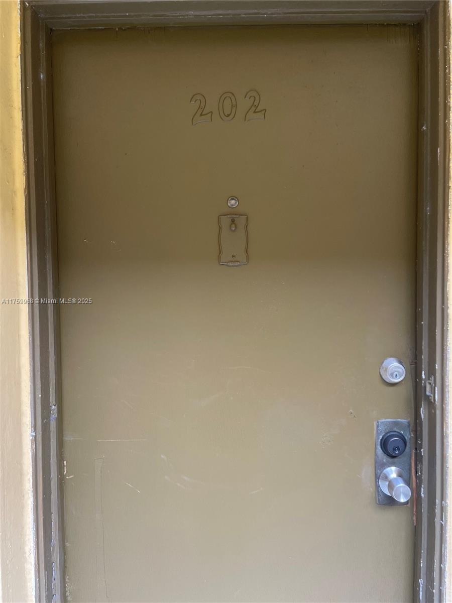 300 NE 125th St #202, North Miami, Florida image 2