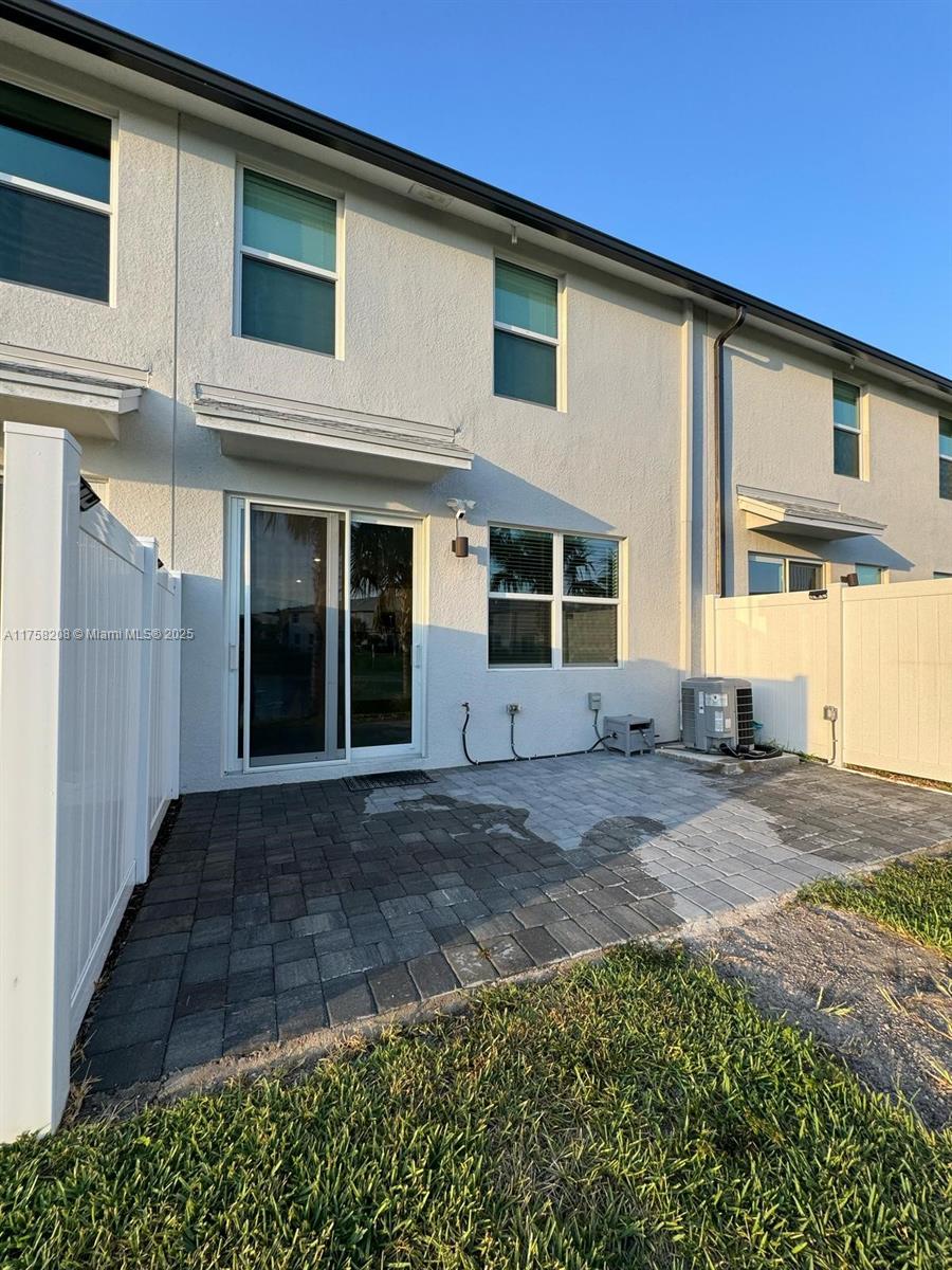 5677 Mentmore Dr #5677, Mangonia Park, Florida image 2