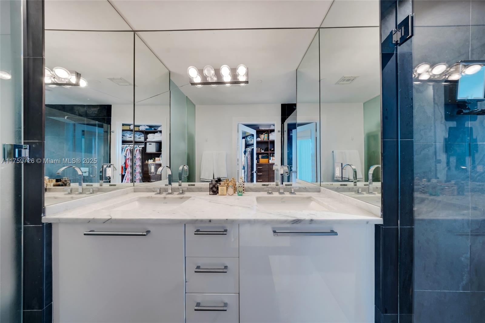 900 Biscayne Blvd #5009, Miami FL 33132