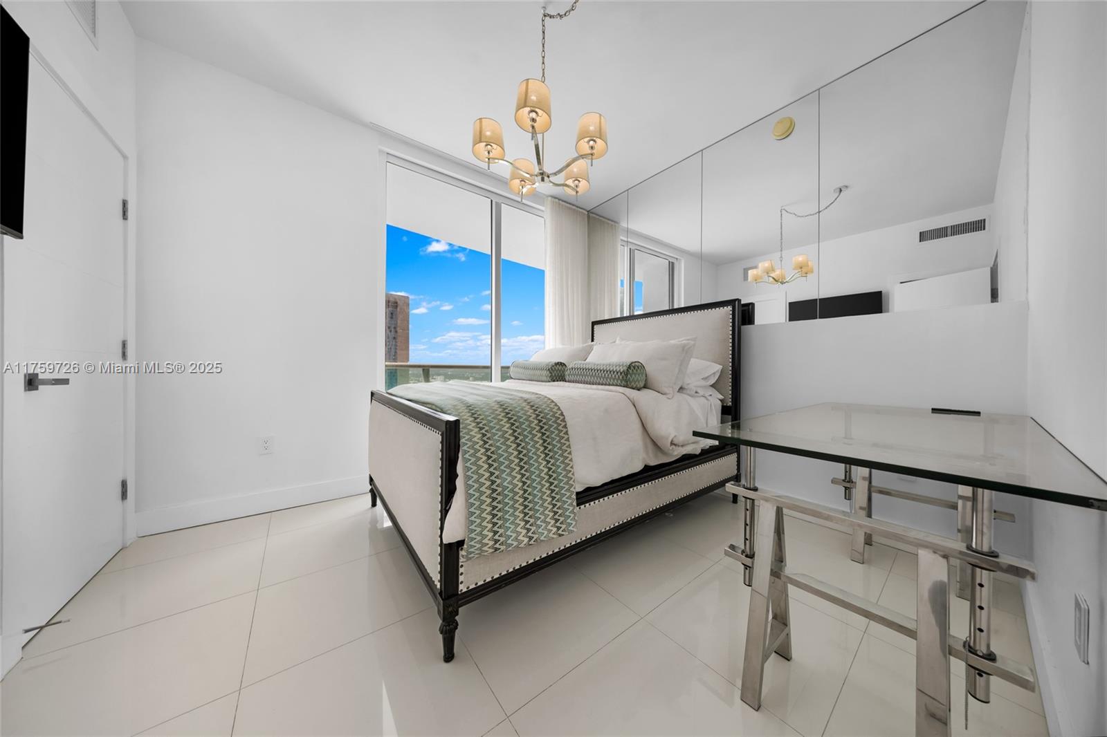 900 Biscayne Blvd #5009, Miami FL 33132