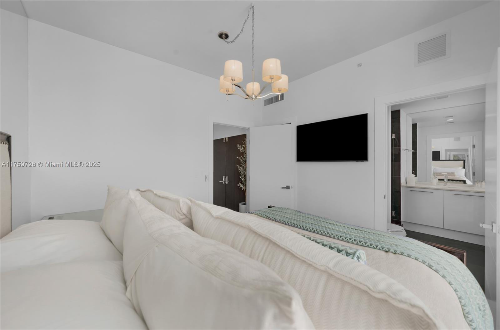 900 Biscayne Blvd #5009, Miami FL 33132