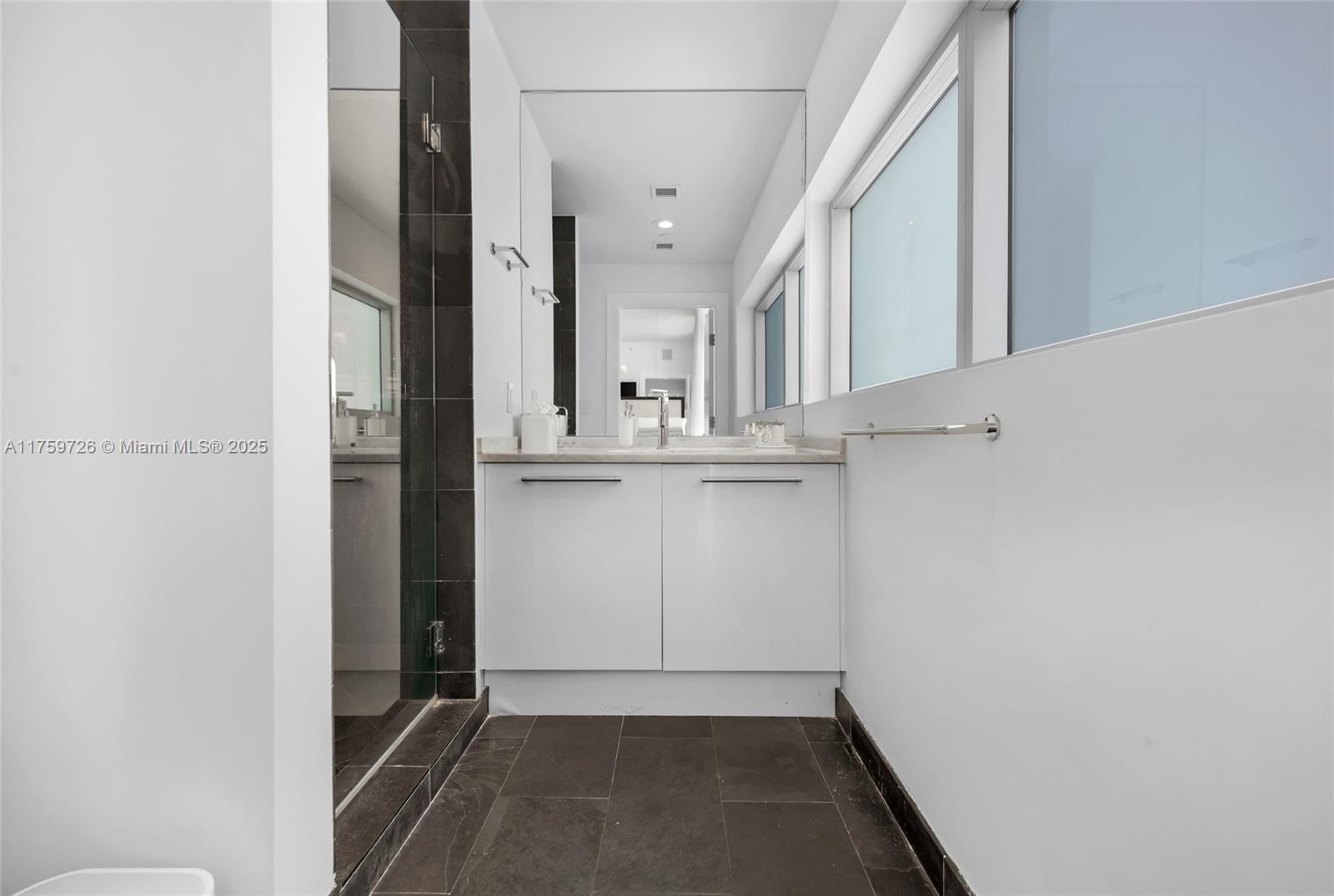 900 Biscayne Blvd #5009, Miami FL 33132