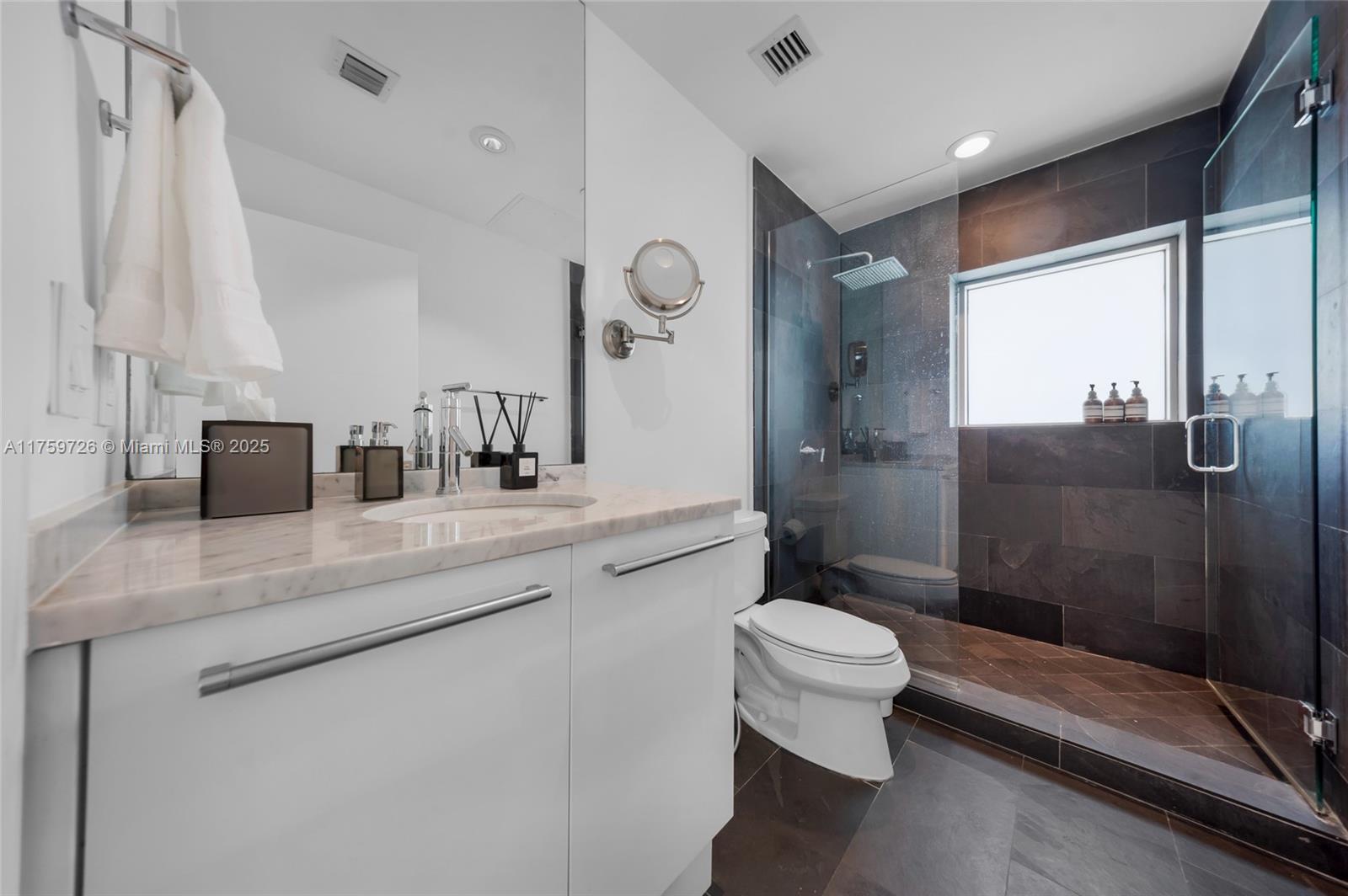 900 Biscayne Blvd #5009, Miami FL 33132