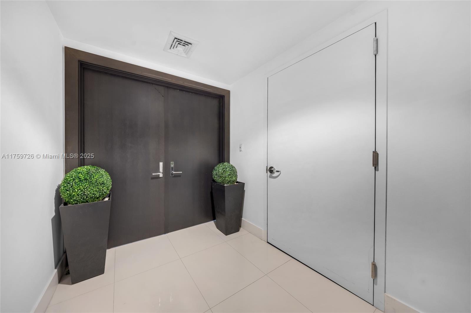 900 Biscayne Blvd #5009, Miami FL 33132