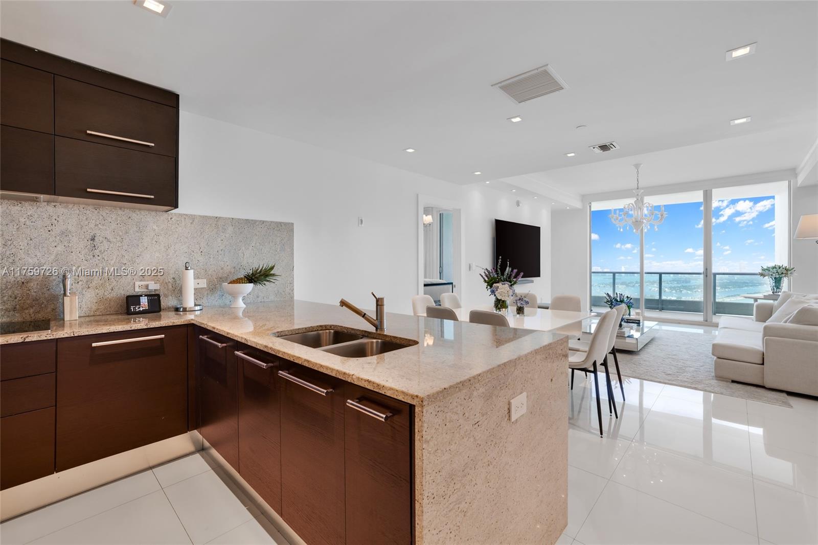 900 Biscayne Blvd #5009, Miami FL 33132