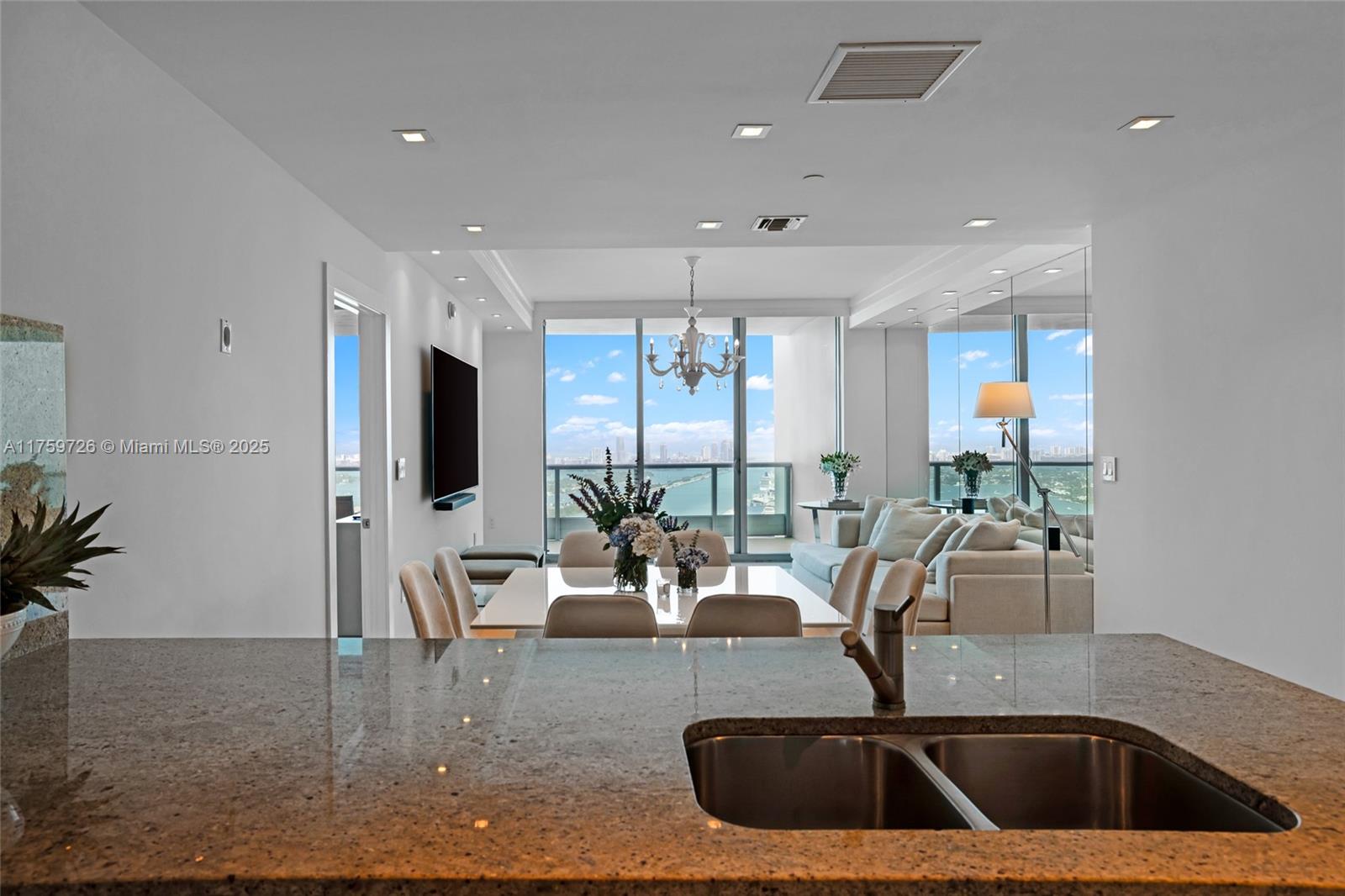 900 Biscayne Blvd #5009, Miami FL 33132
