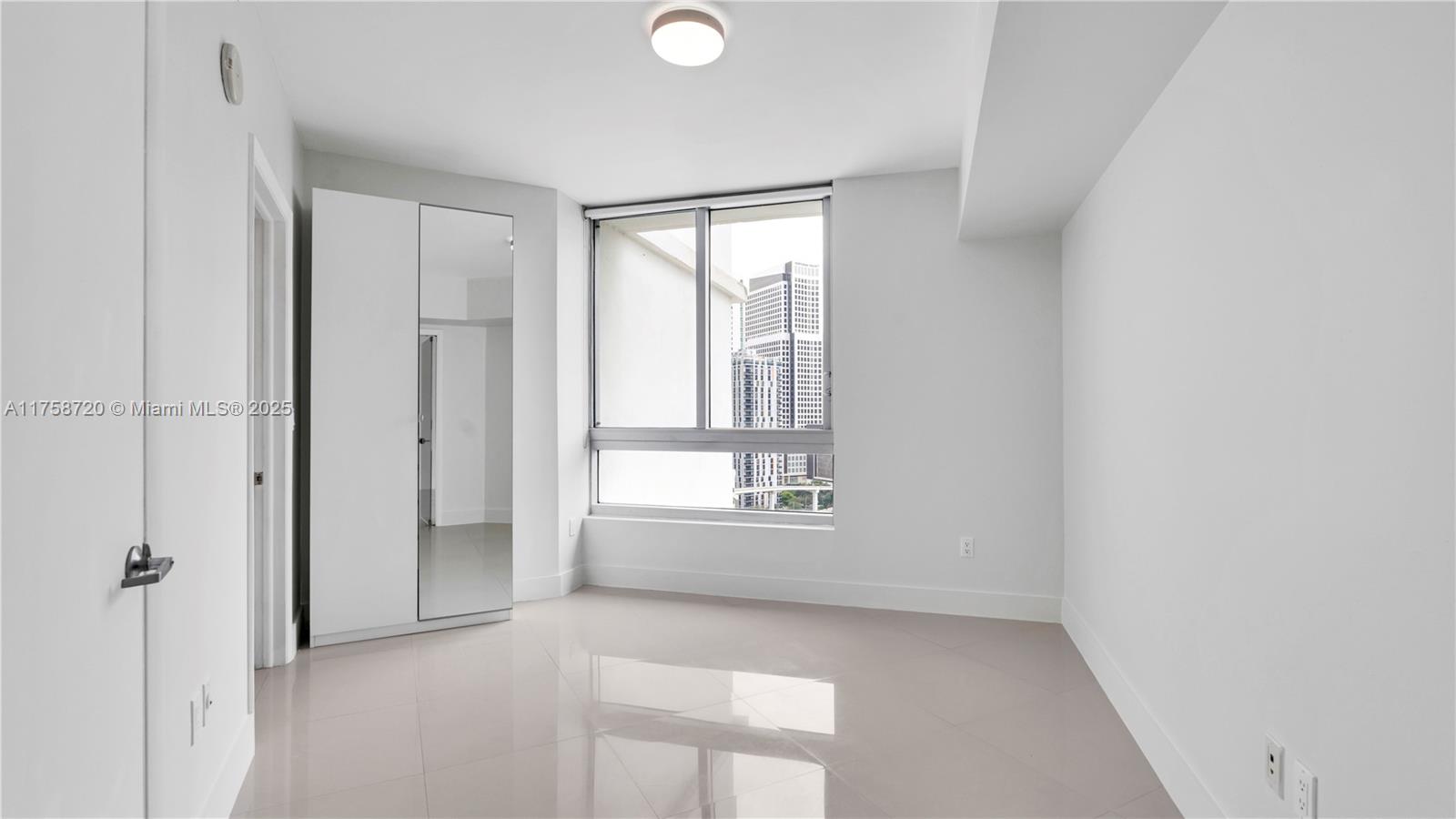 350 S Miami Ave #1810, Miami FL 33130