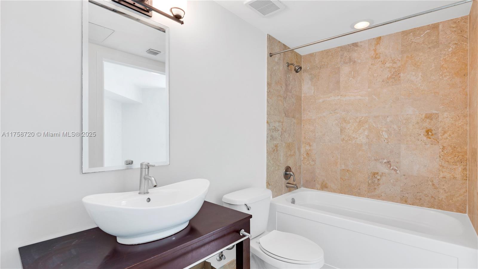 350 S Miami Ave #1810, Miami FL 33130