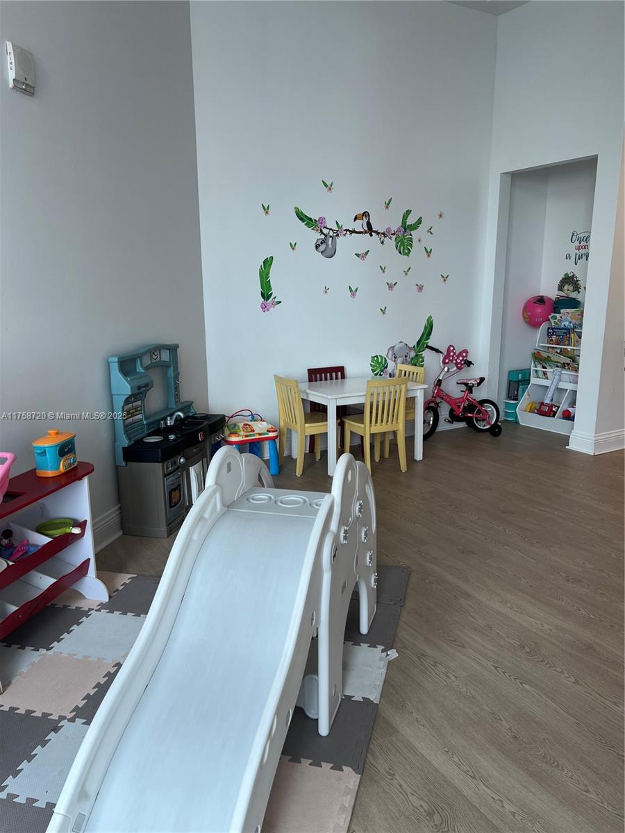 350 S Miami Ave #1810, Miami FL 33130