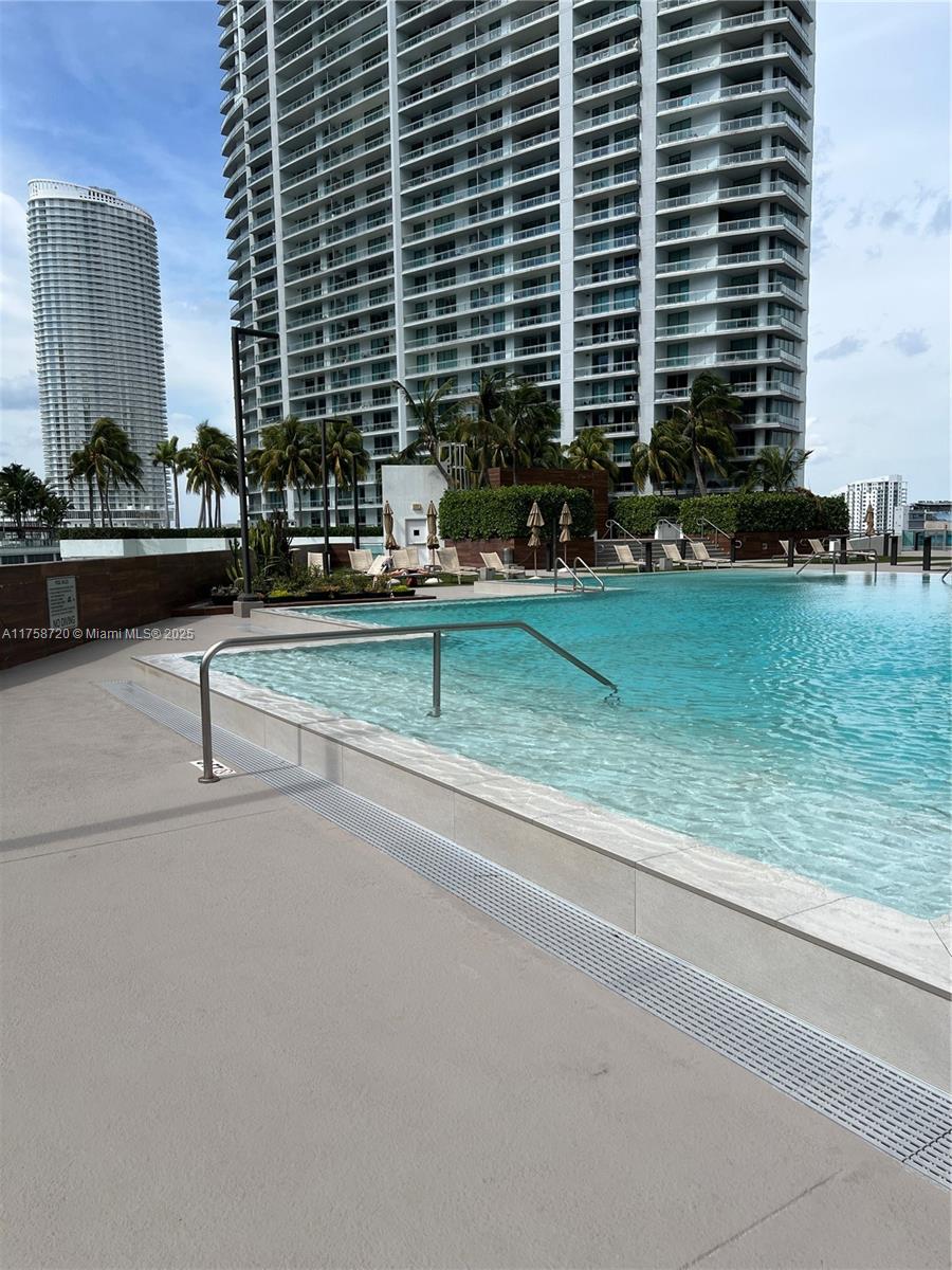 350 S Miami Ave #1810, Miami FL 33130