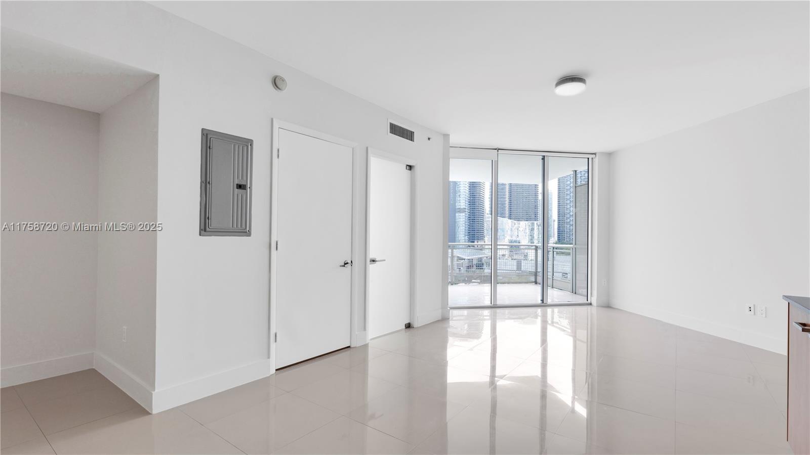 350 S Miami Ave #1810, Miami FL 33130