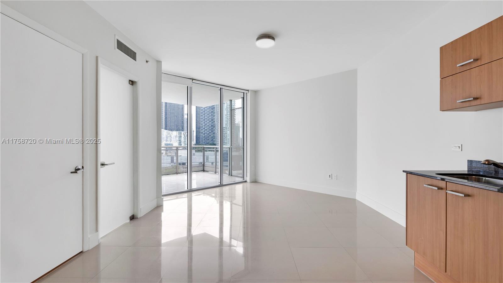 350 S Miami Ave #1810, Miami FL 33130