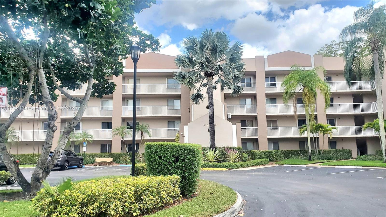 7777 Trent Dr #309, Tamarac, Florida image 2