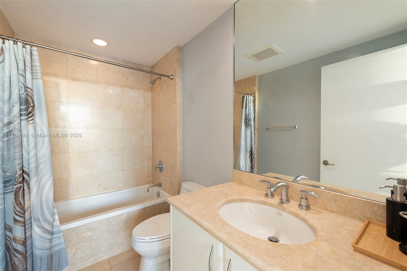1331 Brickell Bay Dr #2203, Miami FL 33131