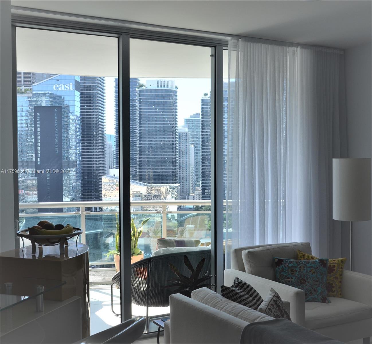 350 S Miami Ave #2914, Miami FL 33130