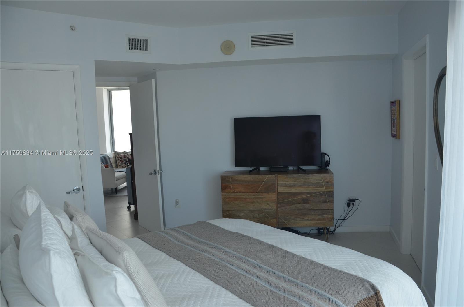 350 S Miami Ave #2914, Miami FL 33130