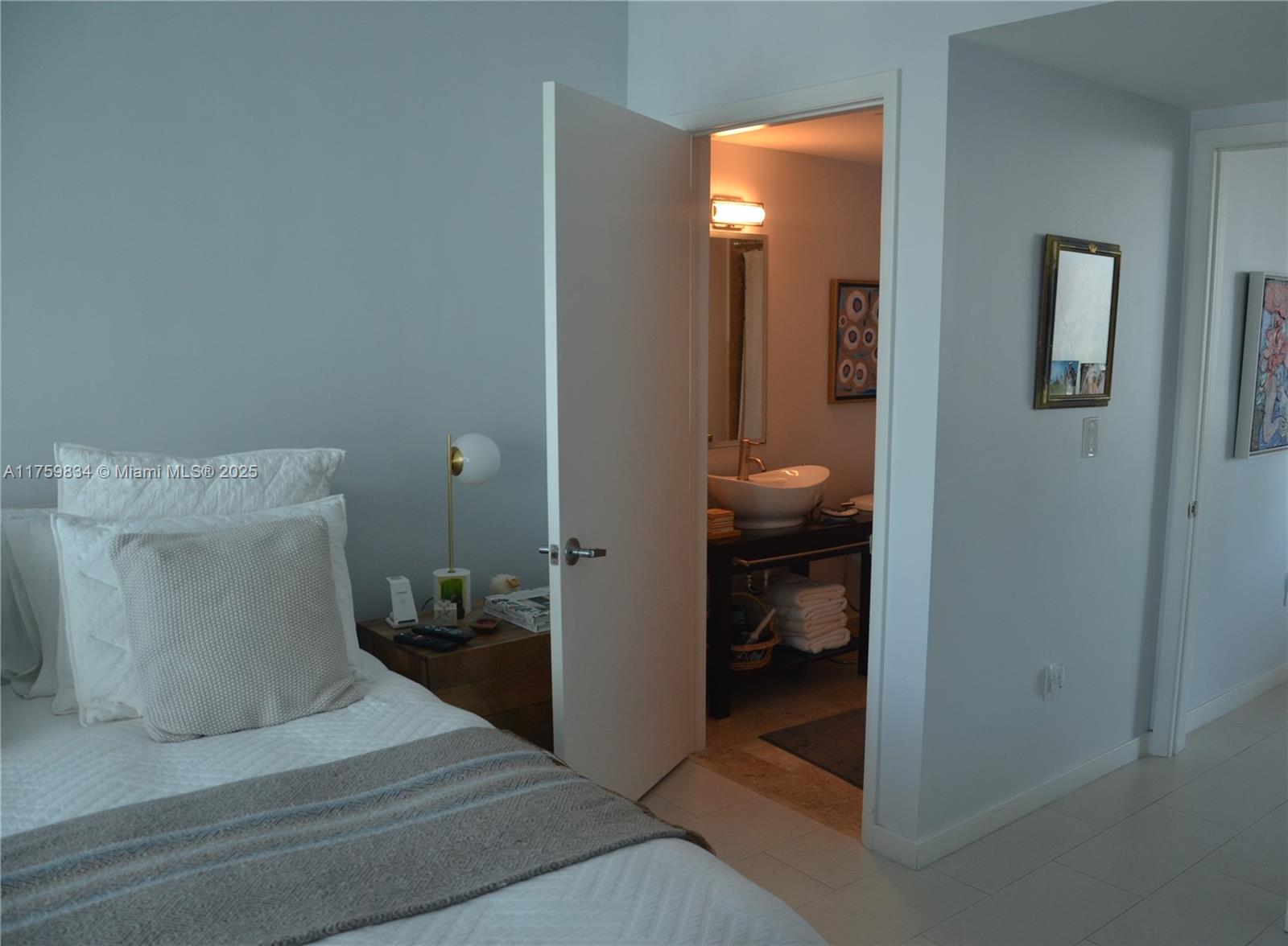 350 S Miami Ave #2914, Miami FL 33130