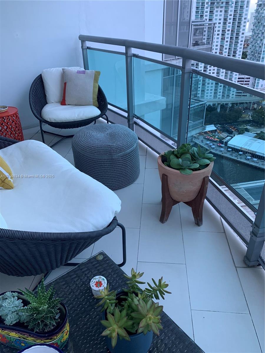 350 S Miami Ave #2914, Miami FL 33130