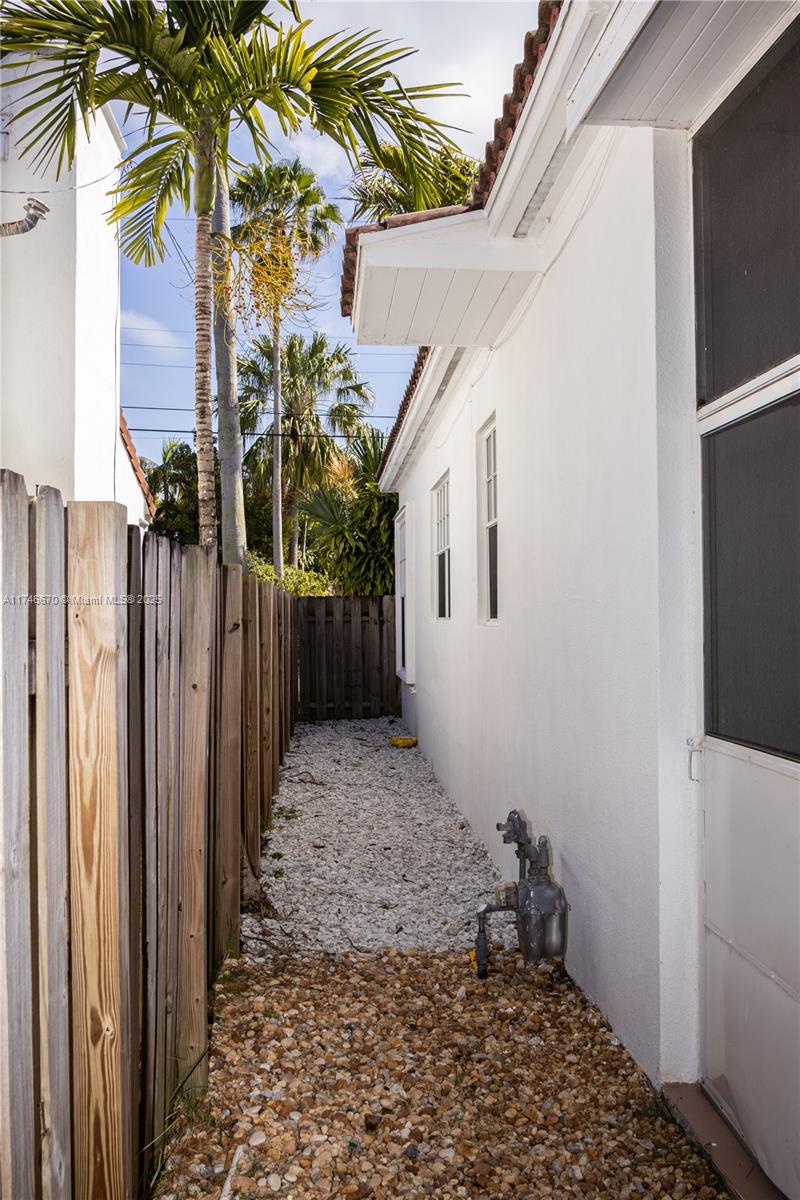 8926 Dickens Ave, Surfside, Florida image 32
