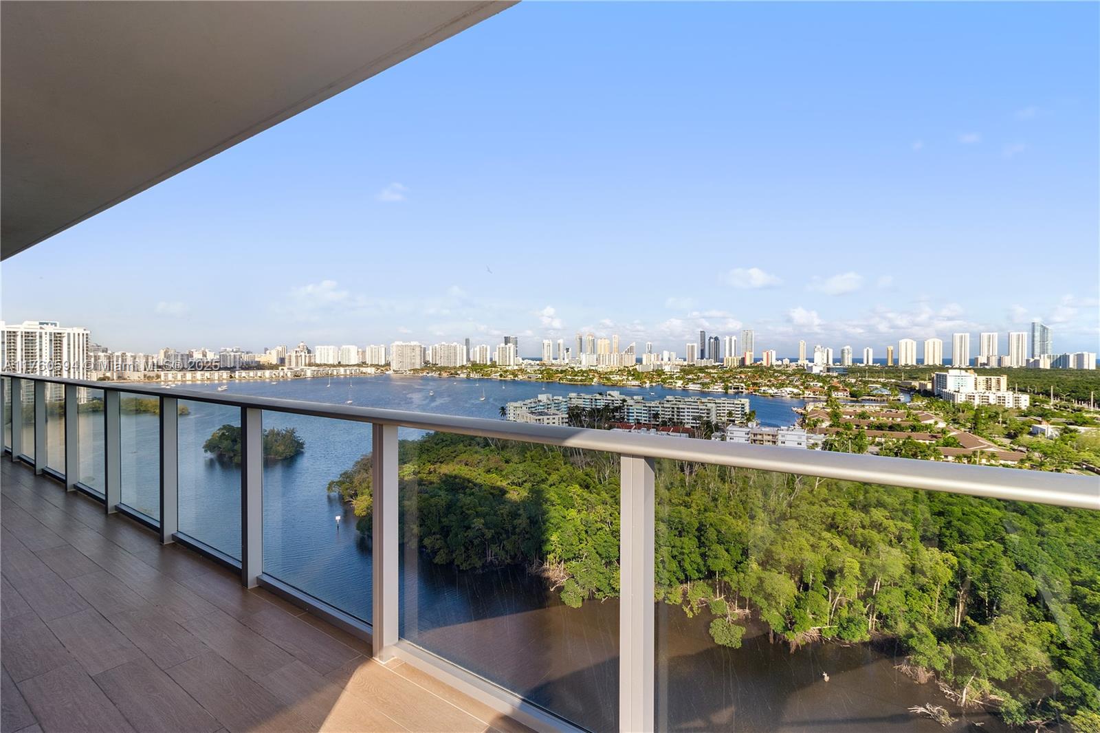 Apartamento à Venda em North Miami Beach, FL