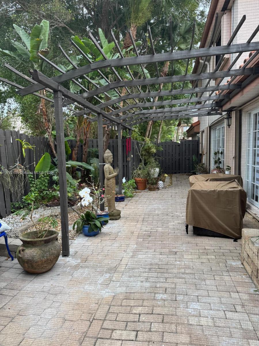 1838 NW 93rd Ter, Plantation, Florida image 2