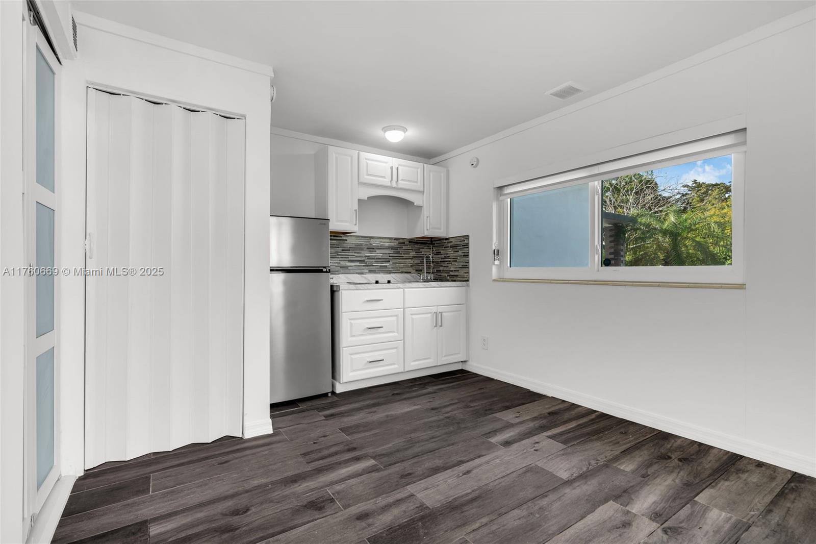 3800 Charles Ter, Miami, Florida image 30