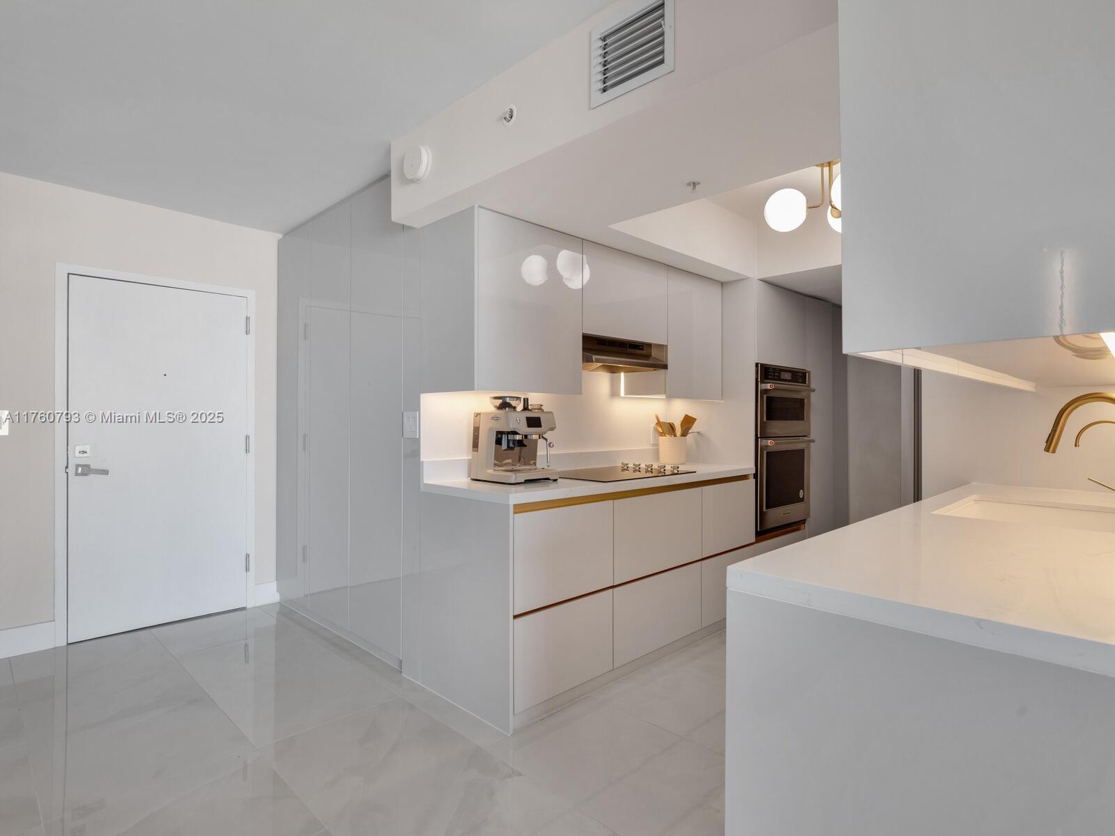 90 Alton Rd #2207, Miami Beach FL 33139