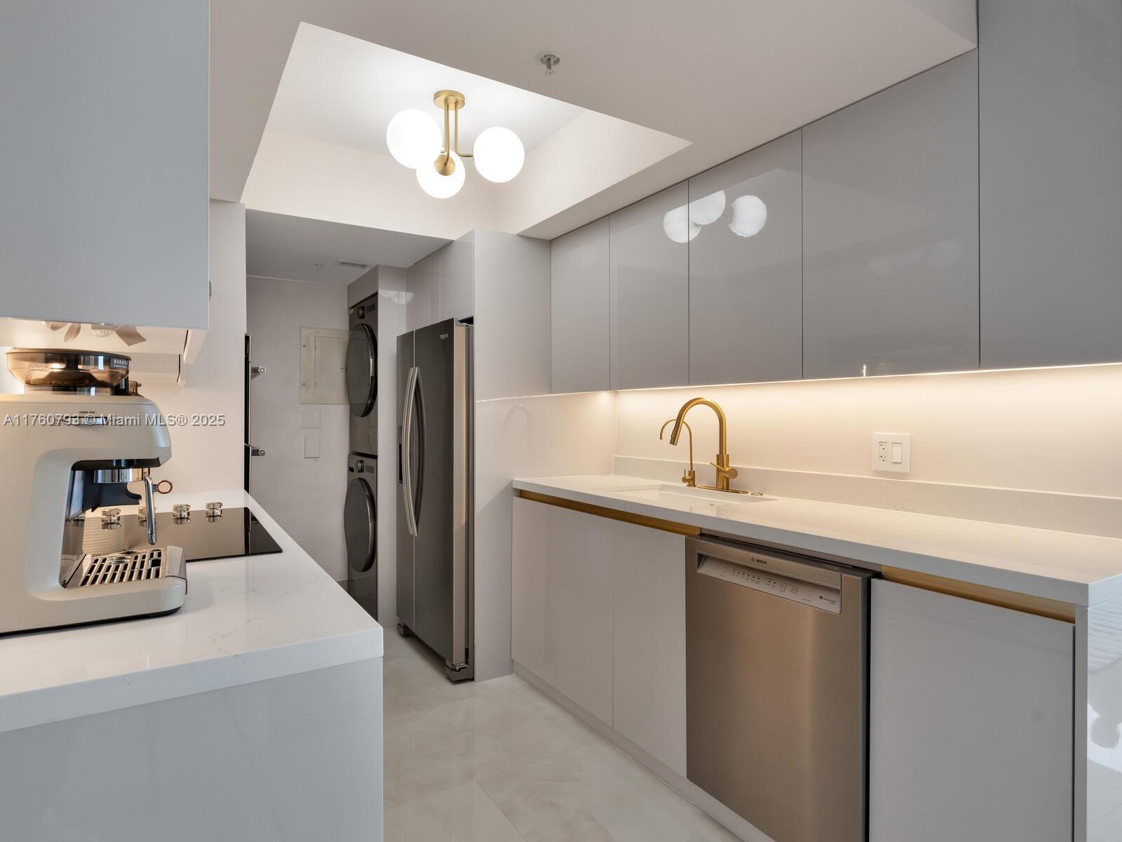 90 Alton Rd #2207, Miami Beach FL 33139