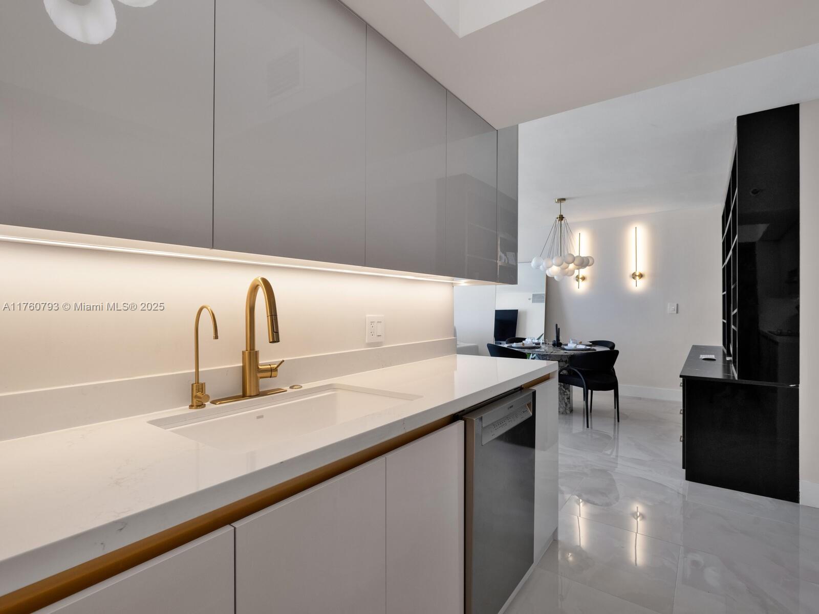 90 Alton Rd #2207, Miami Beach FL 33139