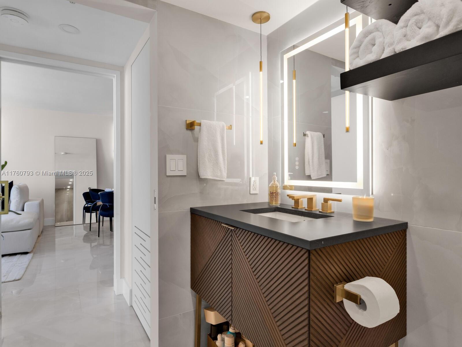 90 Alton Rd #2207, Miami Beach FL 33139