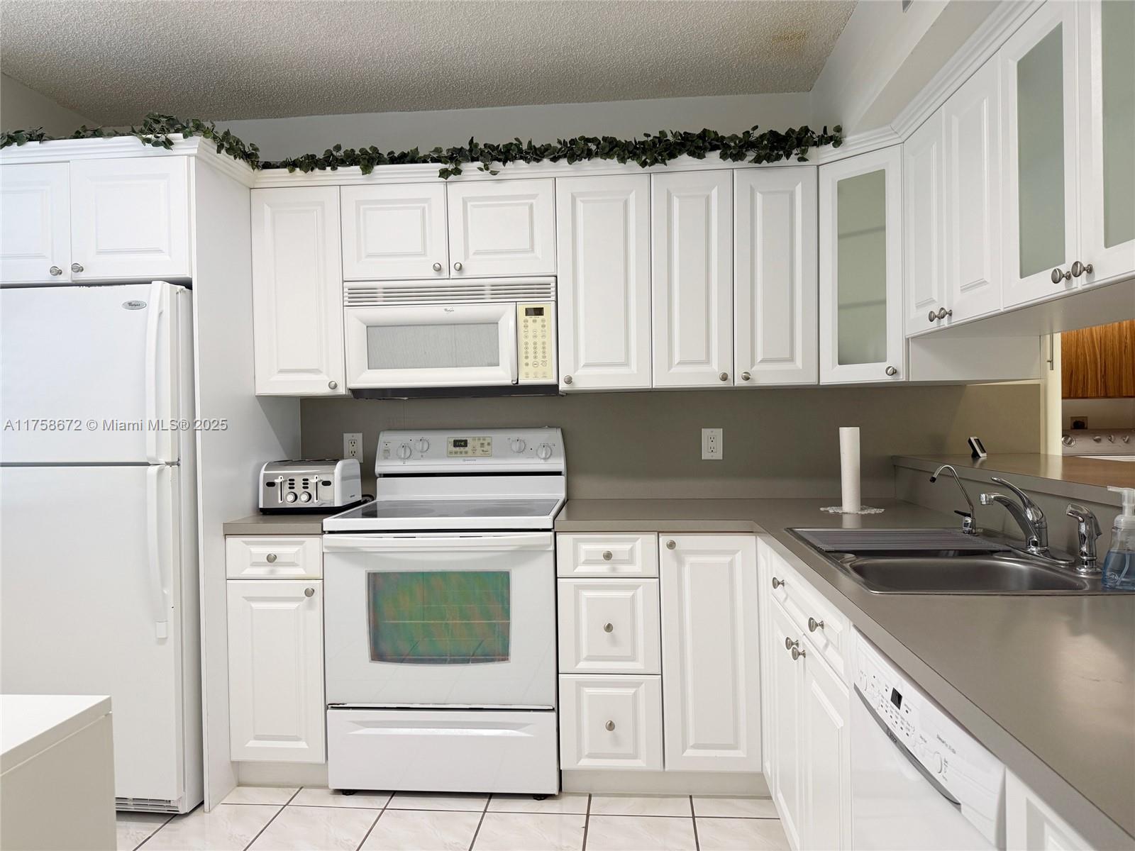 1504 S Whitehall Dr #206, Davie, Florida image 14