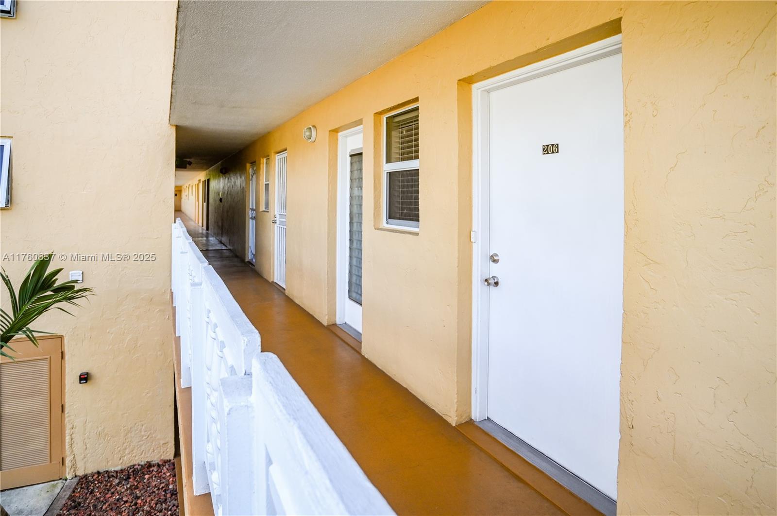 202 SE 10th St #206, Dania Beach, Florida image 29