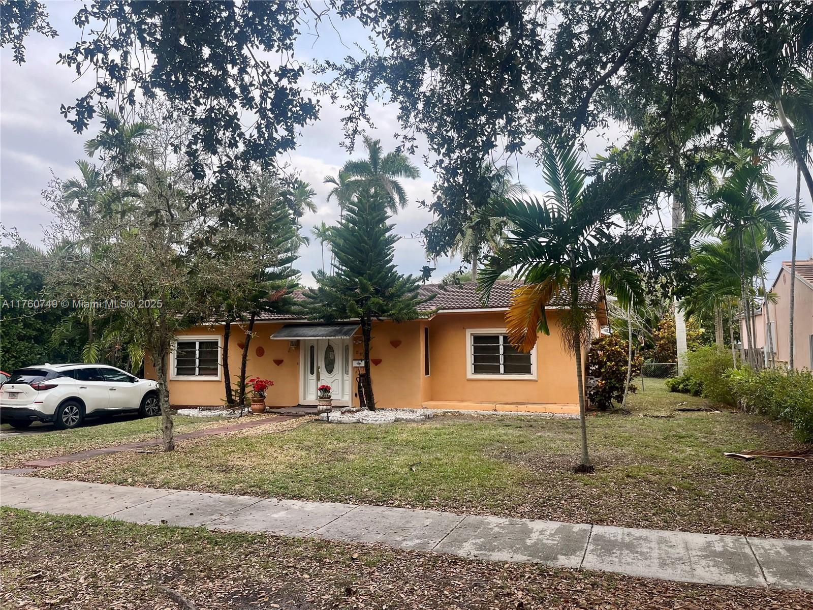 Beautiful quiet neighborhood close to great schools. Very close to the airport and major expressways. Has great potential. Huge yard.