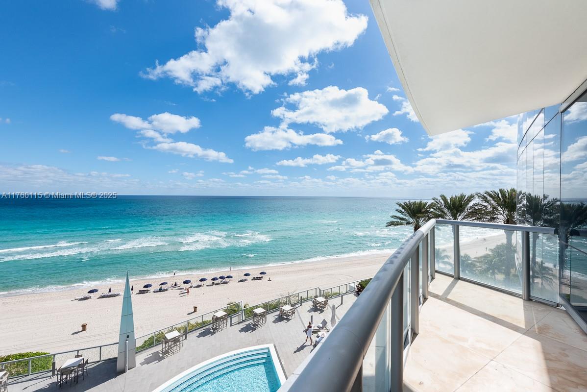 Apartamento à Venda em Sunny Isles Beach, FL