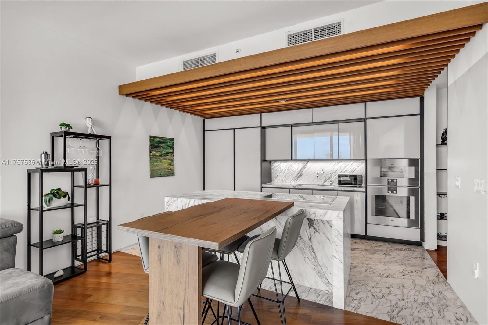 Apartamento à Venda em Miami Beach, FL